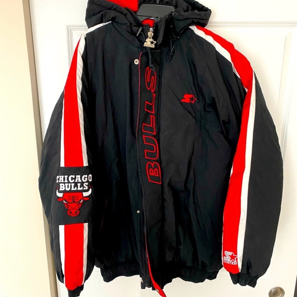 Starter Chicago Bulls Black and Red Jacket with White Details sz XXL